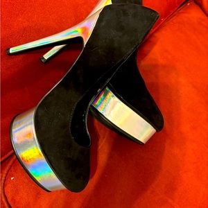 Gently worn, unique color, comfortable